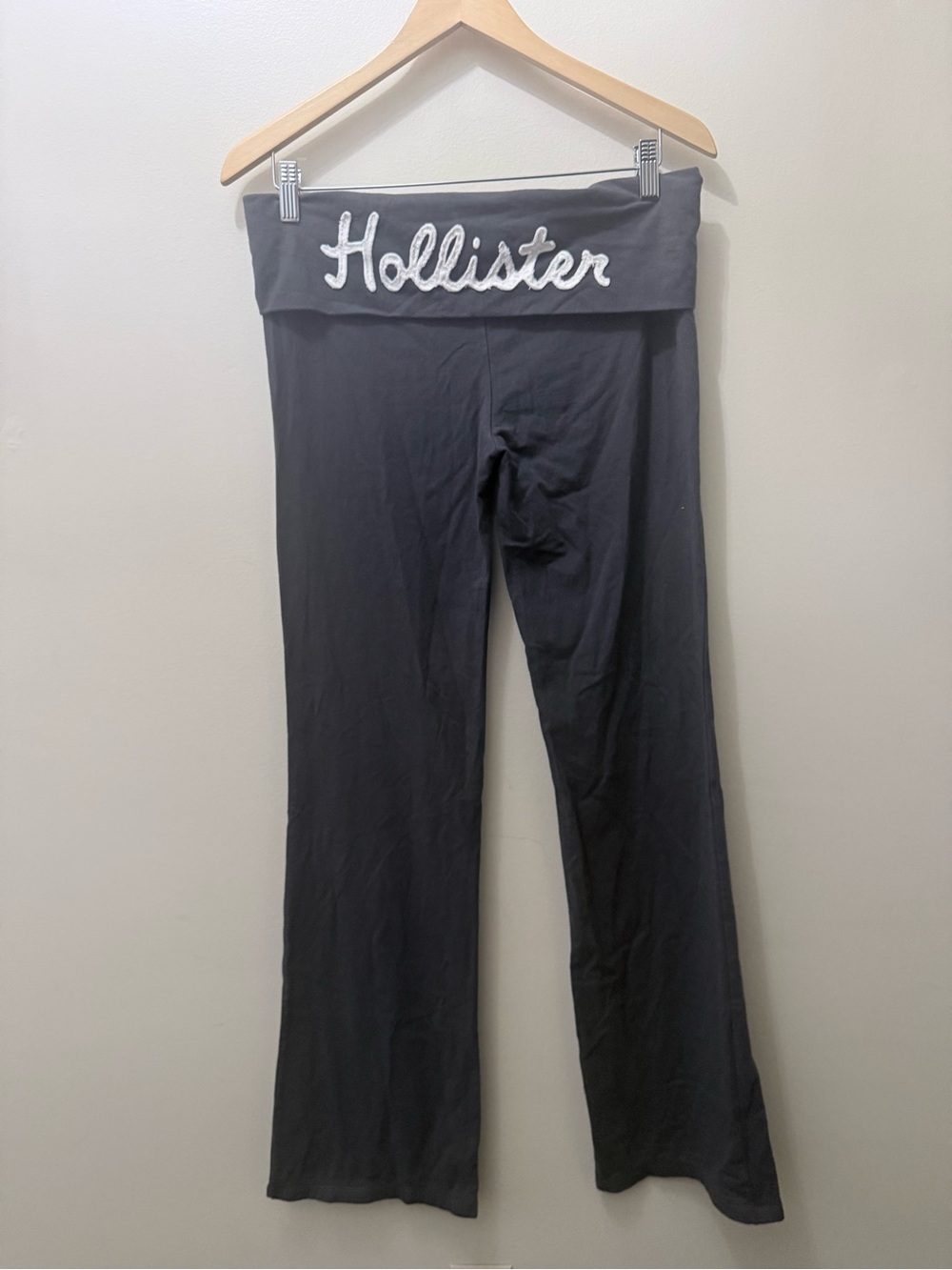 Y2K Hollister Fold Over Gray Yoga Pants Spell Out Pink Logo L 32” Stretch Flare
